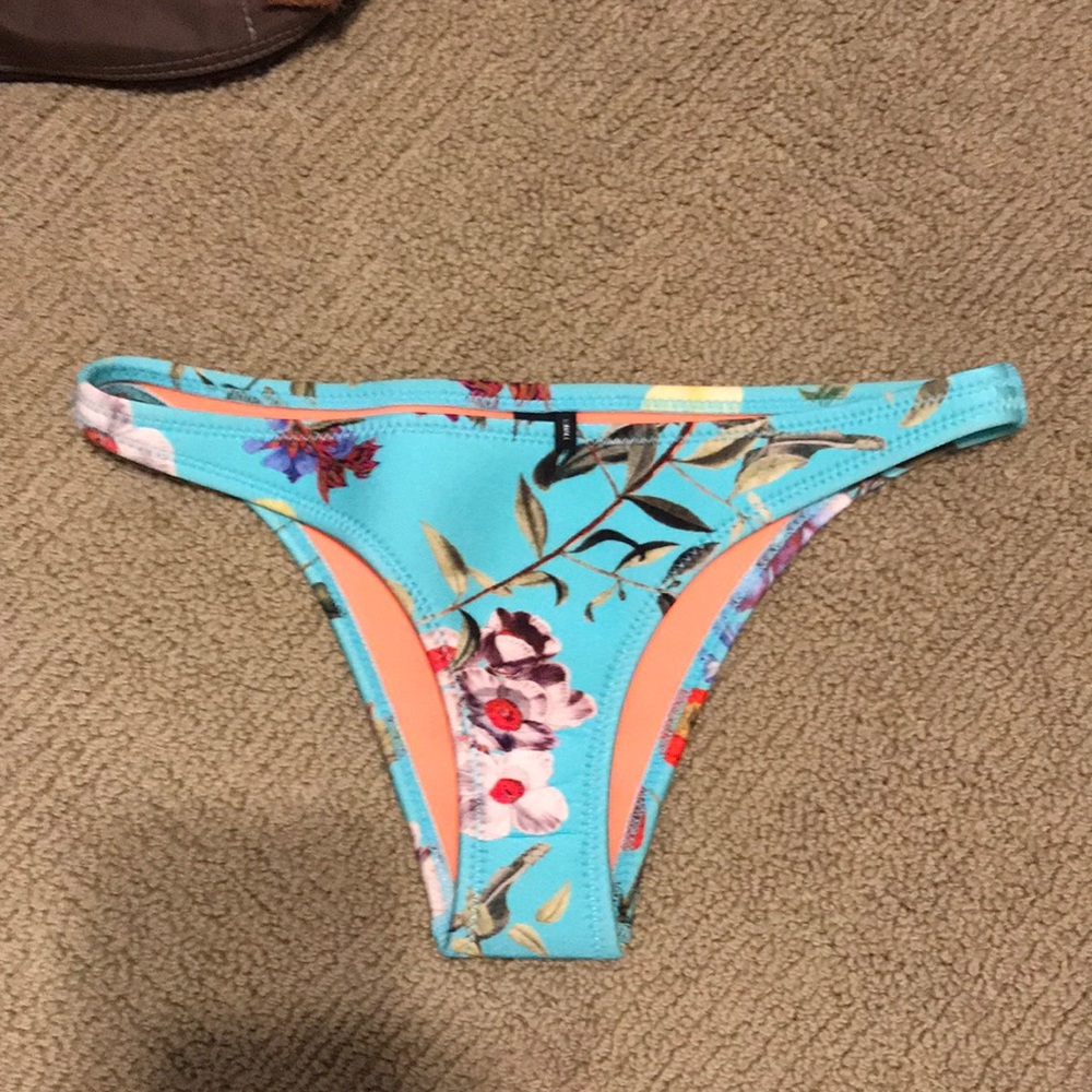 Triangl Swim Cheeky Bottoms Size XS